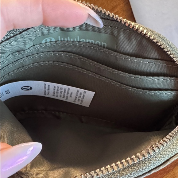 Lululemon Clippable Card Pouch Metal Gold Hardware Olive Green NWT - Picture 5 of 5